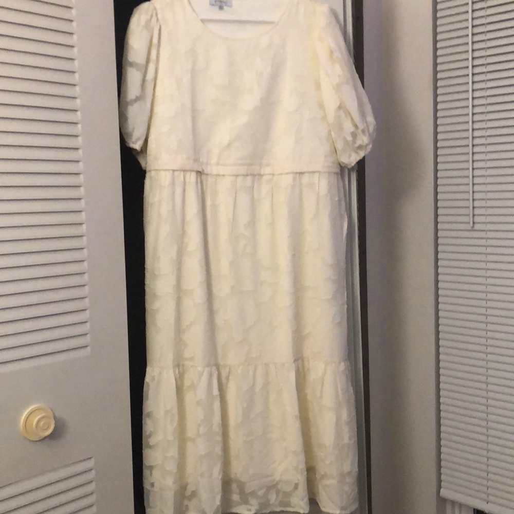 White puff sleeved dress